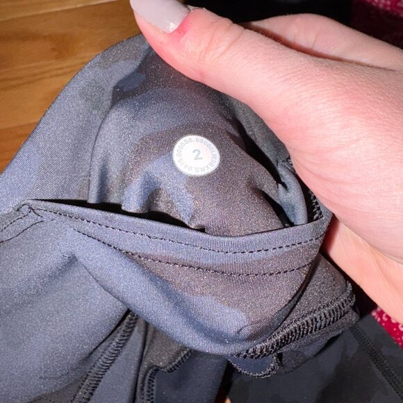 Lululemon Fast and Free High-Rise Tight 25" Camo Size 2 - Picture 4 of 4